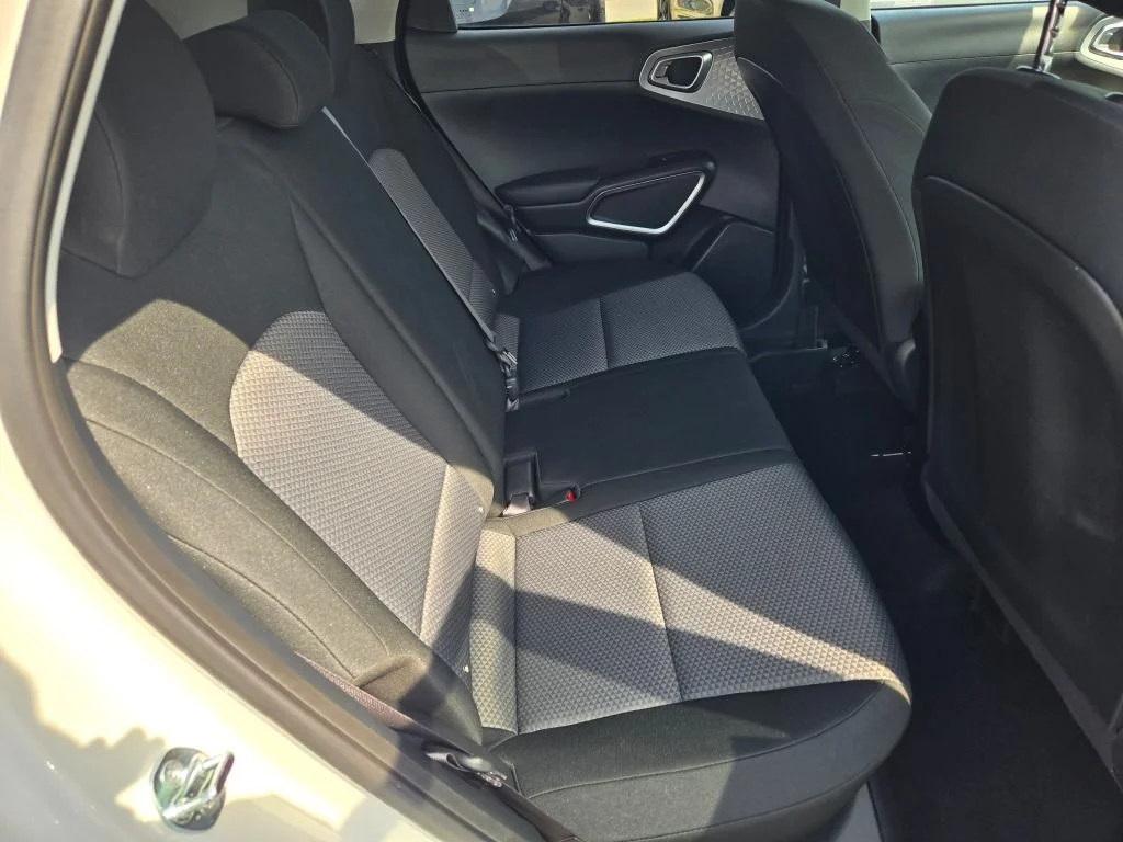 Used 2025 White Kia LX image 9
