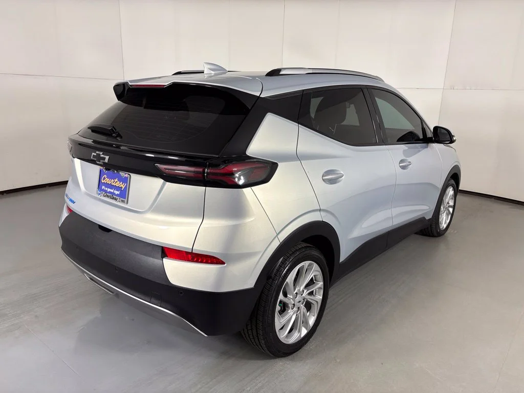 Used 2023 Silver Chevrolet LT image 10