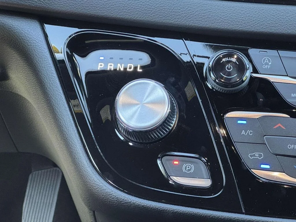 2026 Chrysler Voyager LX - Photo 21