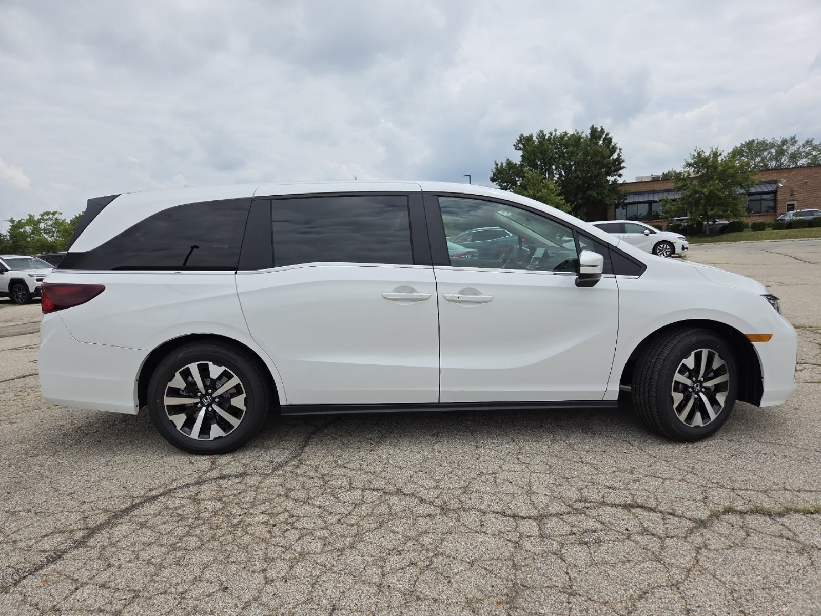 New 2026 Platinum White Pearl Honda EX-L image 23