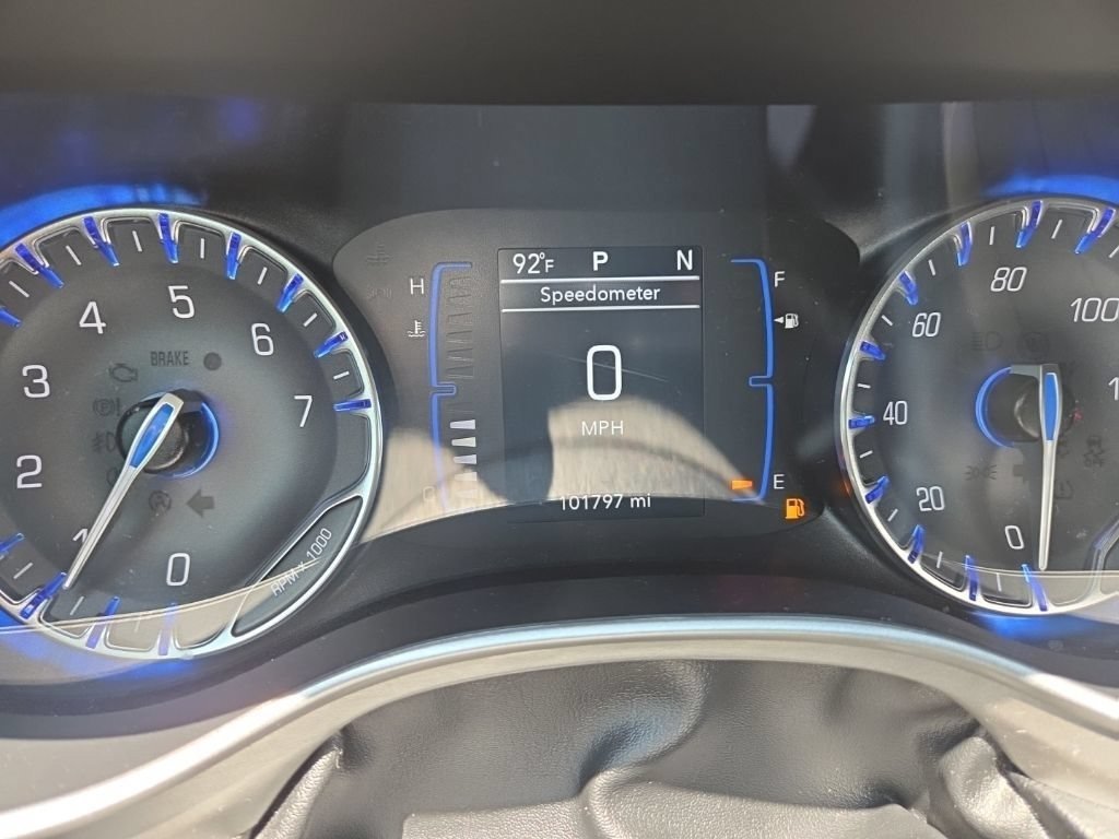 Used 2020 Ceramic Gray Clearcoat Chrysler Launch Edition image 16