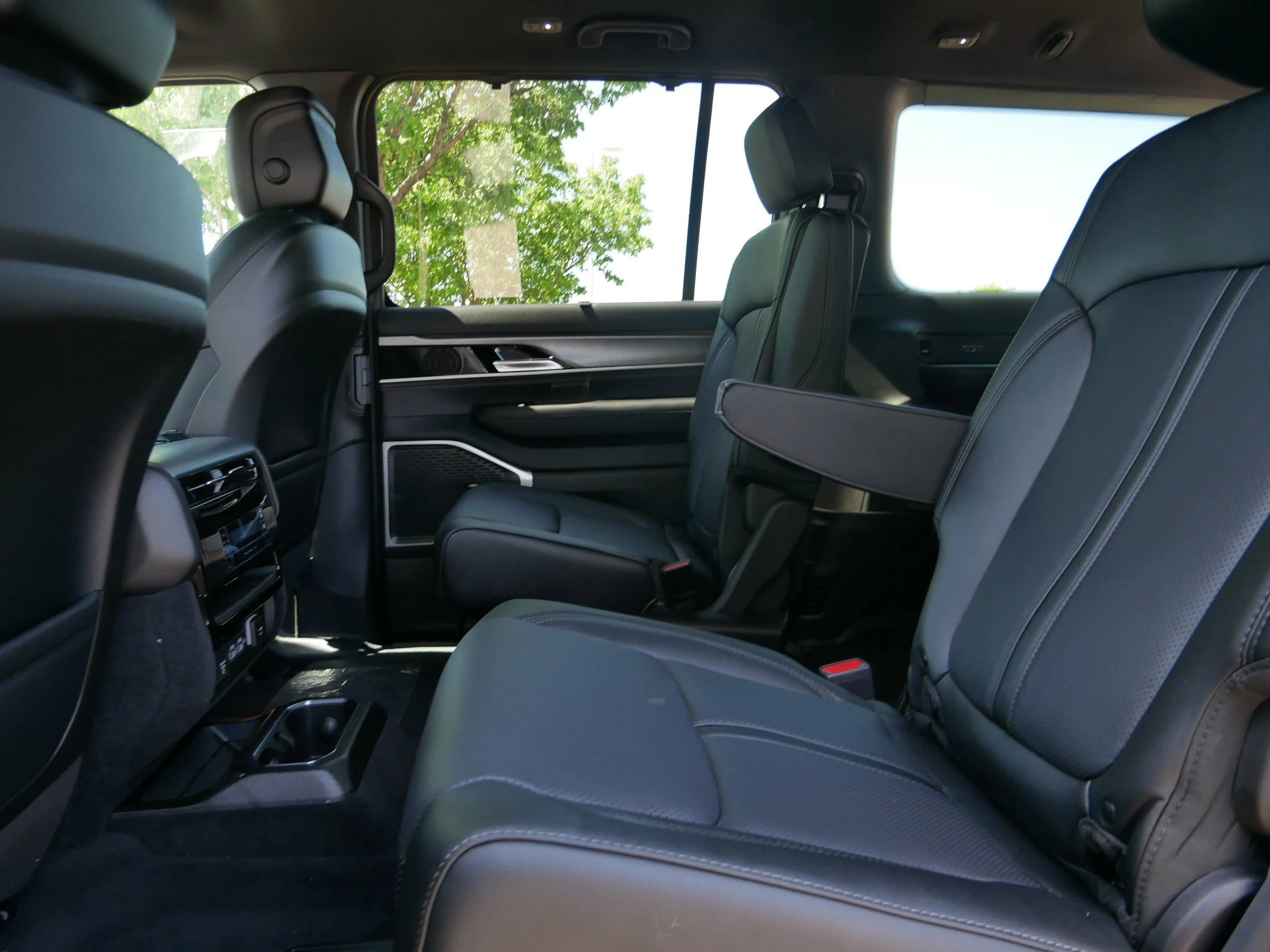 New 2026 High Gloss Black Exterior Paint Jeep Limited Altitude image 10
