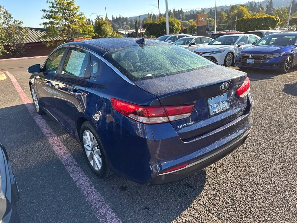 Used 2017 Horizon Blue Kia LX image 7