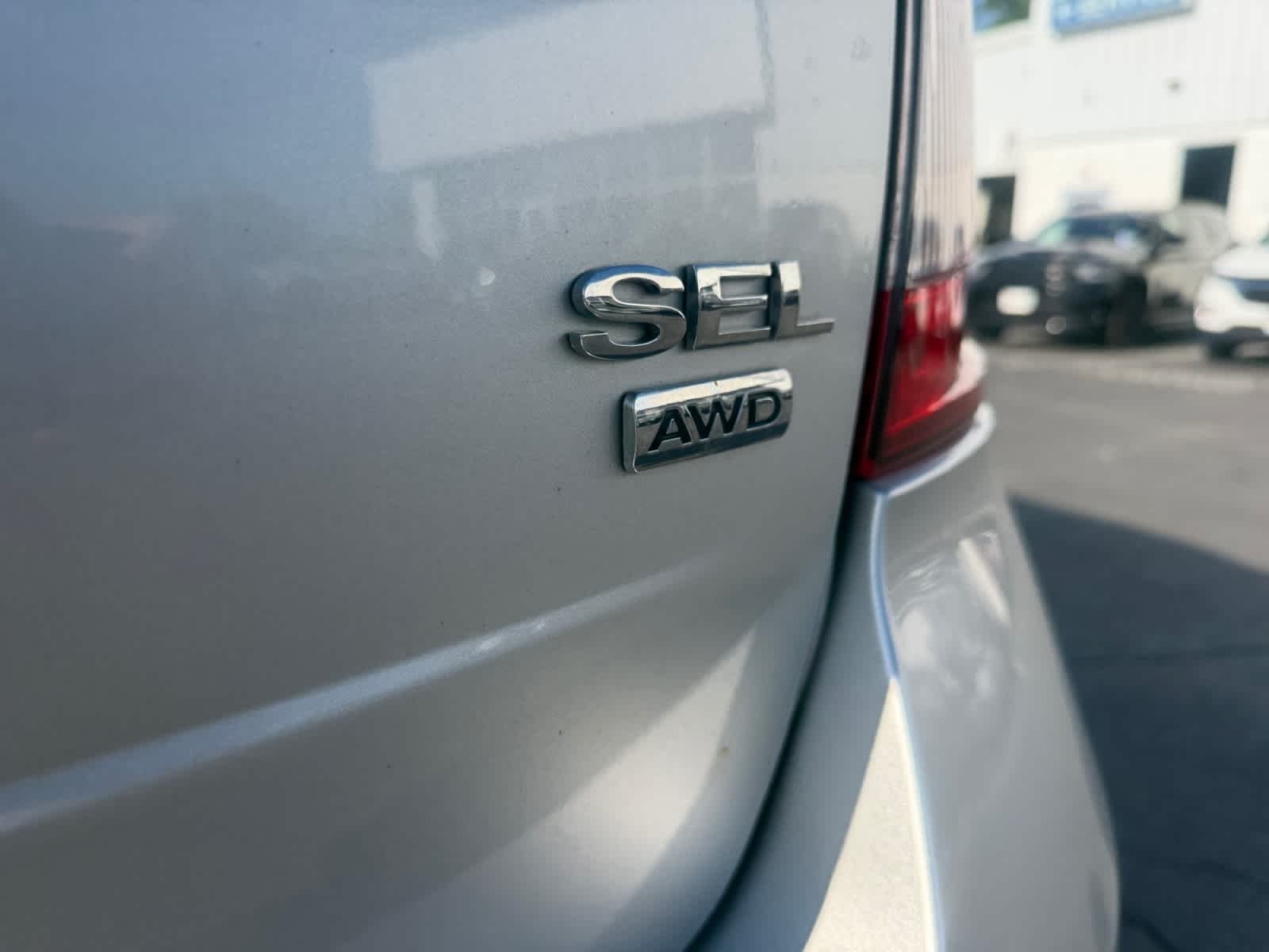 Used 2014 Ingot Silver Metallic Ford SEL image 22