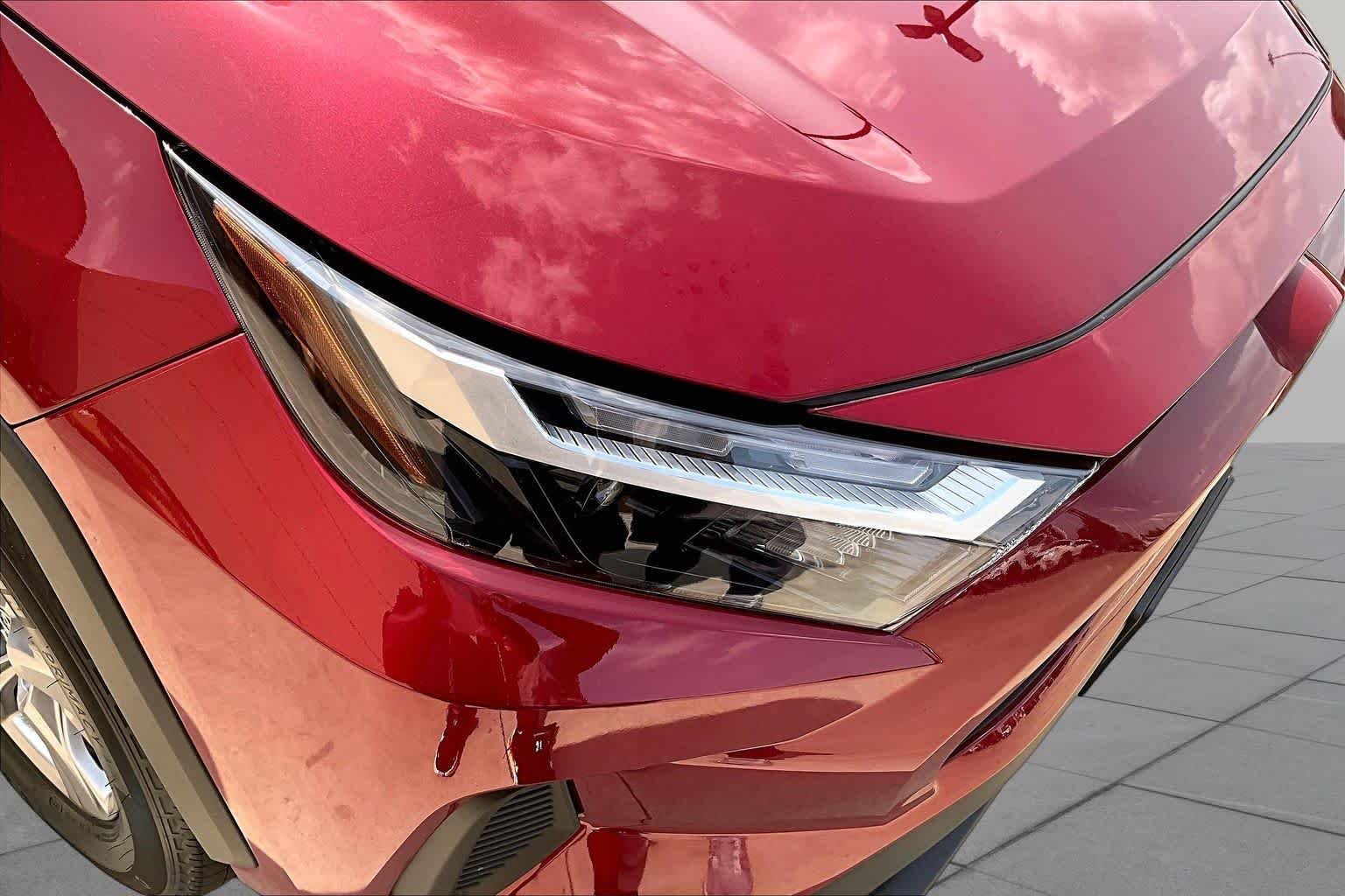 Used 2025 Ruby Flare Pearl Toyota XLE image 28