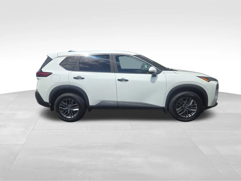 Used 2023 White Nissan S image 10