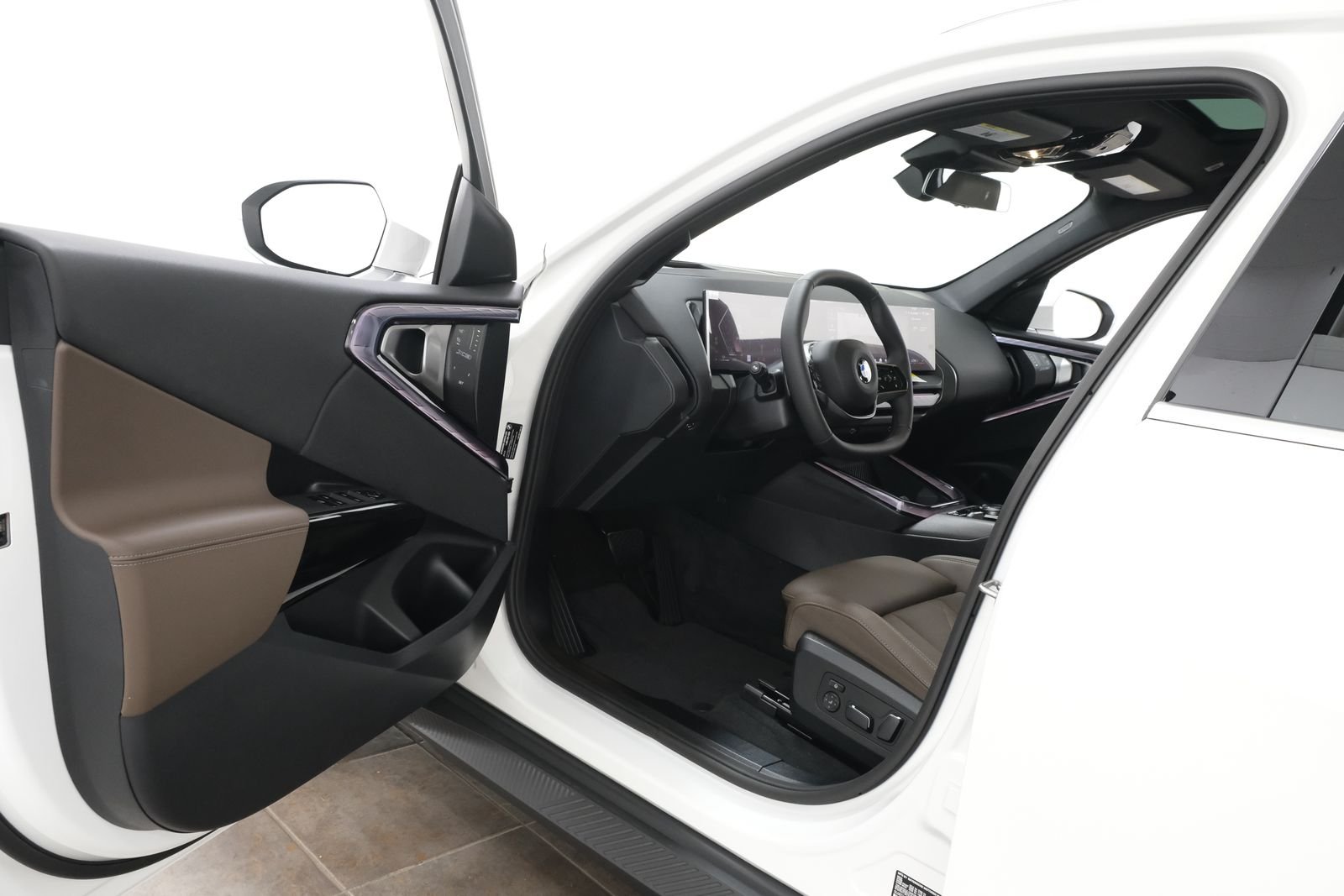 New 2026 Alpine White BMW 30 xDrive image 25