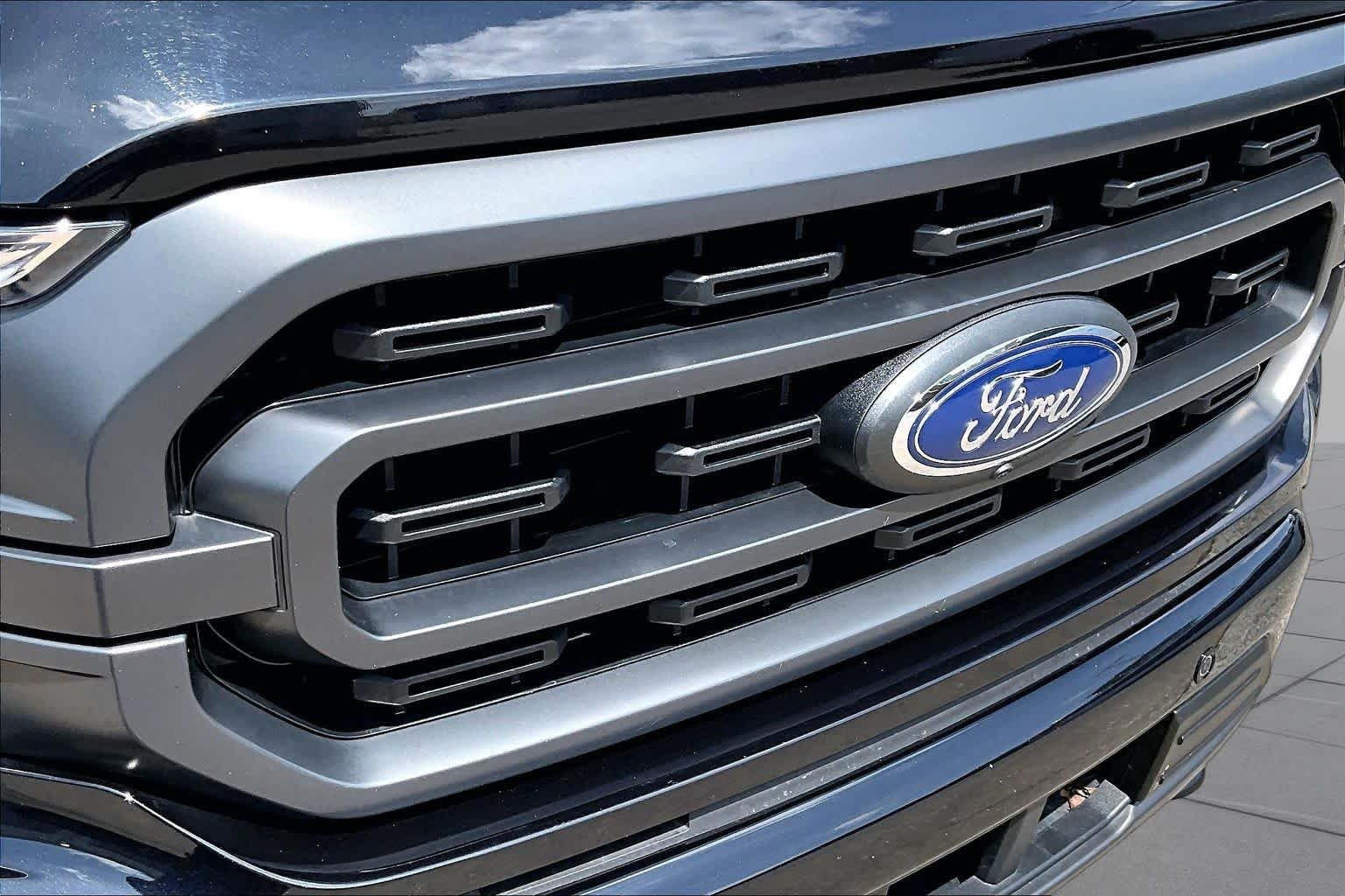 Used 2023 Agate Black Metallic Ford XLT image 30