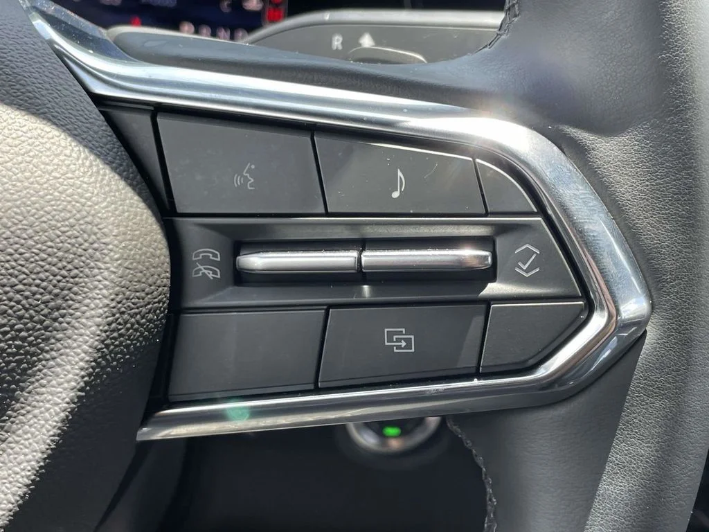 Used 2025 Gray Chevrolet Z71 image 33