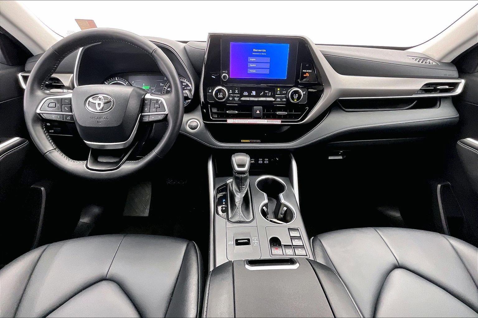 Used 2026 Wind Chill Pearl Toyota XLE image 15