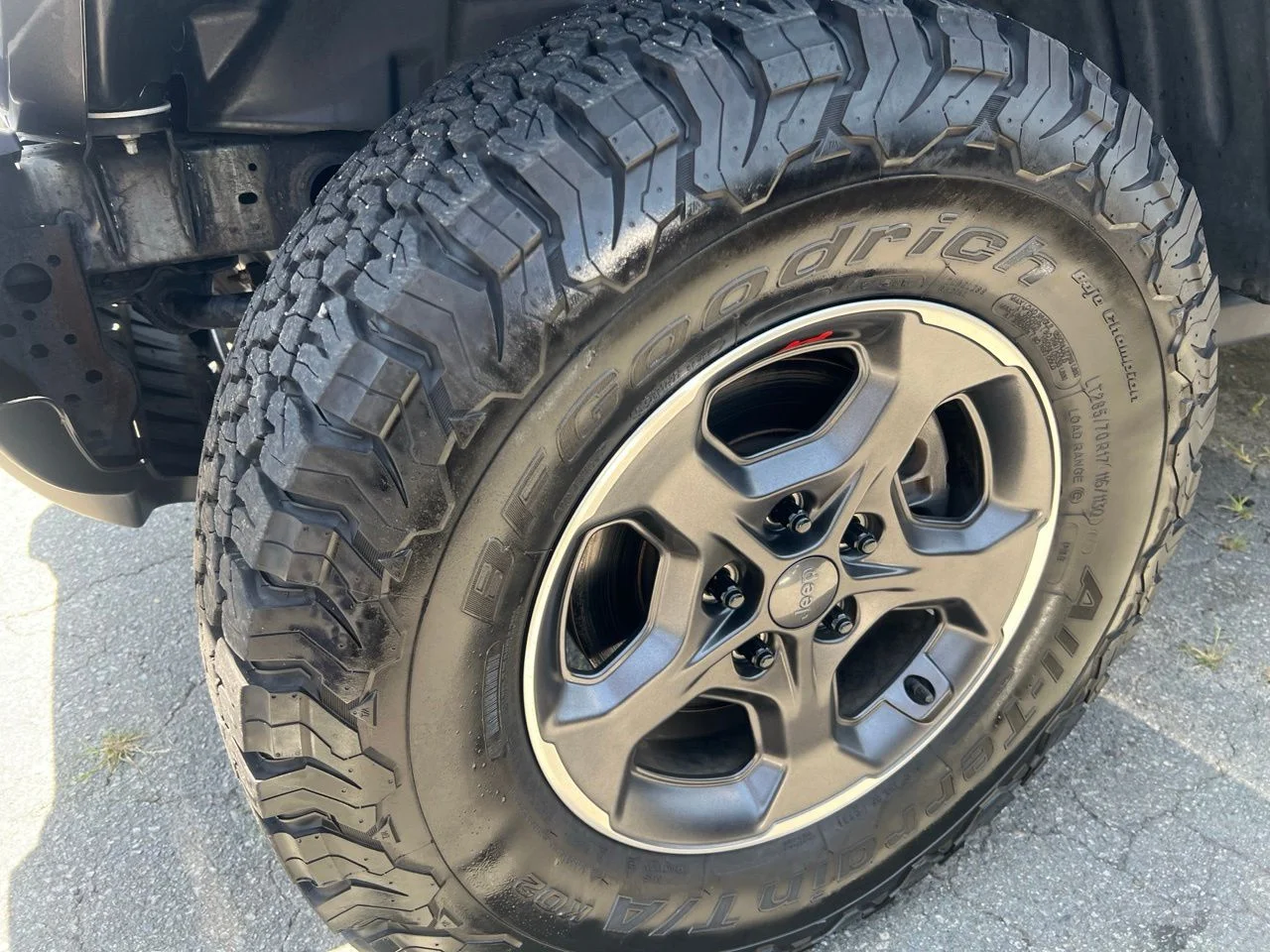Used 2019 Gray Jeep Rubicon image 9