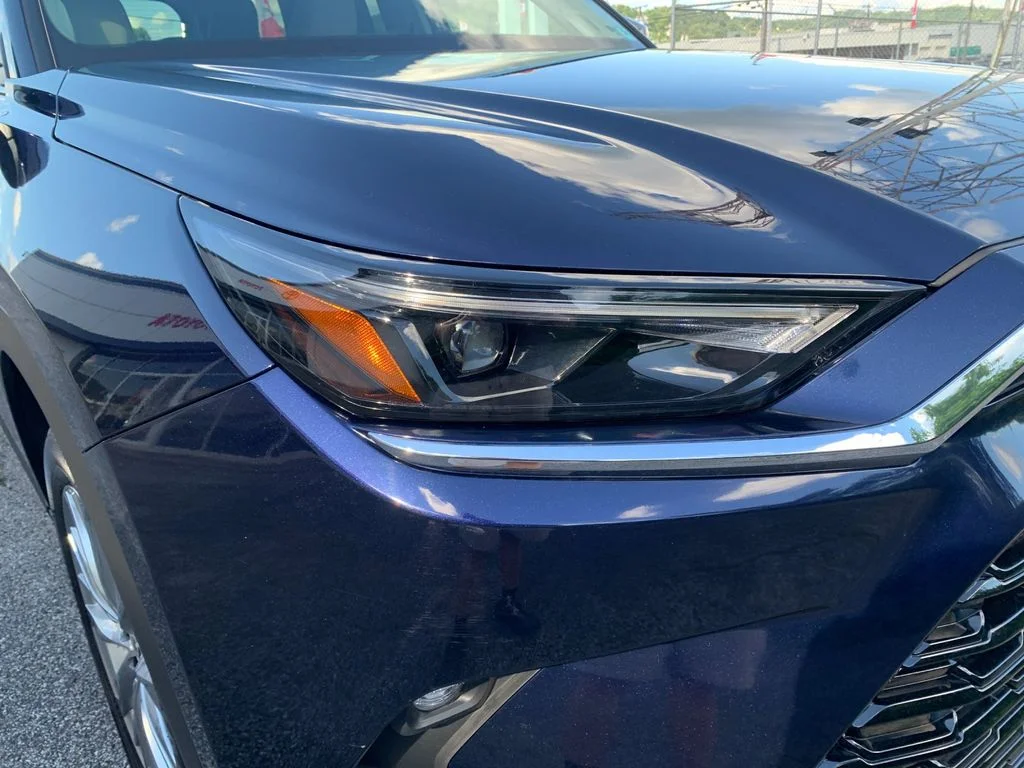Used 2025  Toyota Platinum image 36