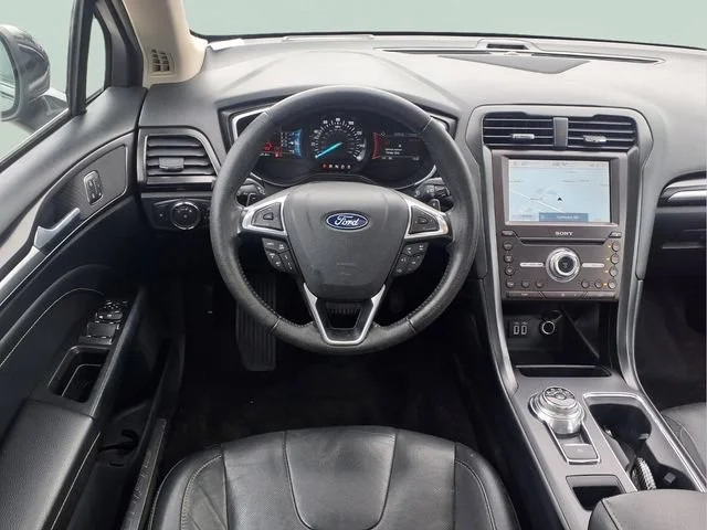 Used 2020  Ford Titanium image 4