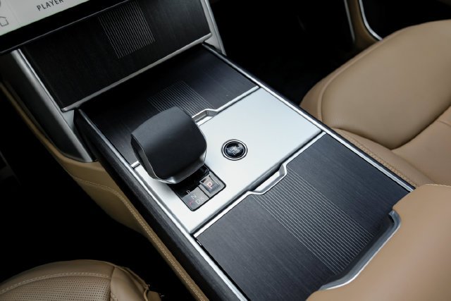 Used 2025 Gray Land Rover Autobiography image 36