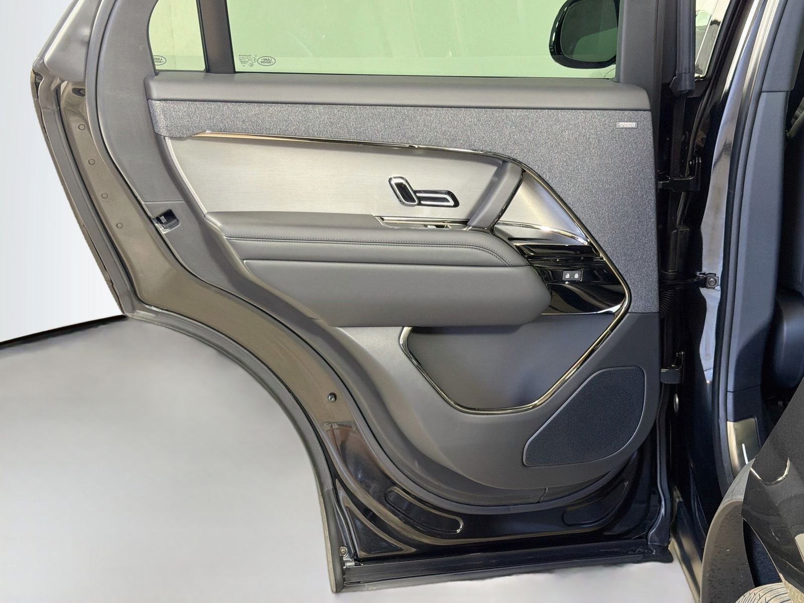New 2026 Santorini Black LAND ROVER SE image 26