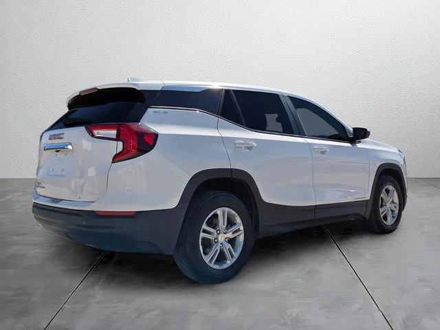 Used 2023 White GMC SLE image 4