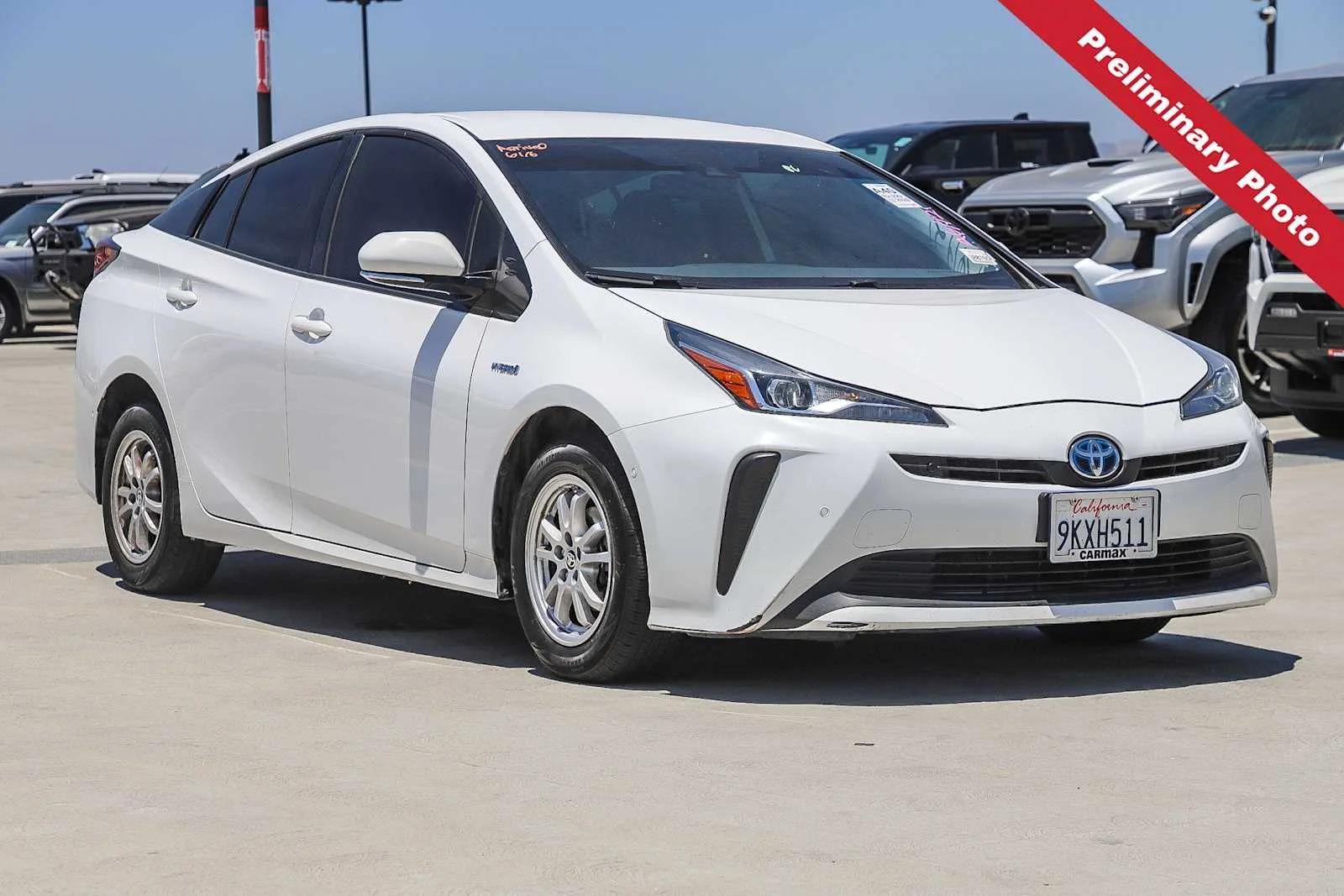 Used 2020 Super White Toyota LE image 3