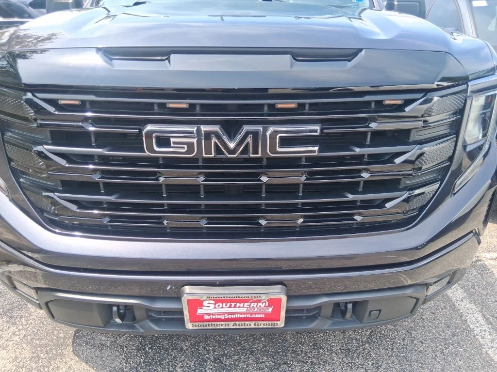 Used 2022 Silver GMC Elevation image 7