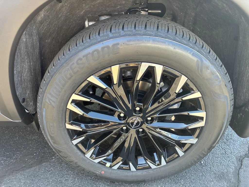 New 2026 Everest White Pearl TriCoat Nissan Dark Armor™ image 11