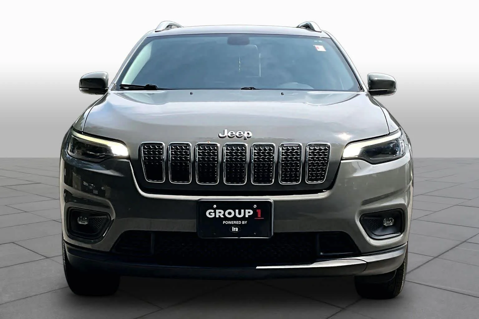 Used 2019 Sting-Gray Clearcoat Jeep Latitude Plus image 3