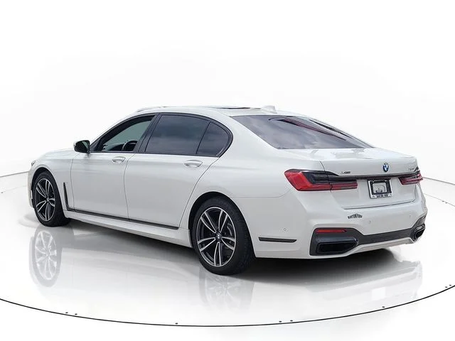 Used 2022 White BMW 750i xDrive image 7