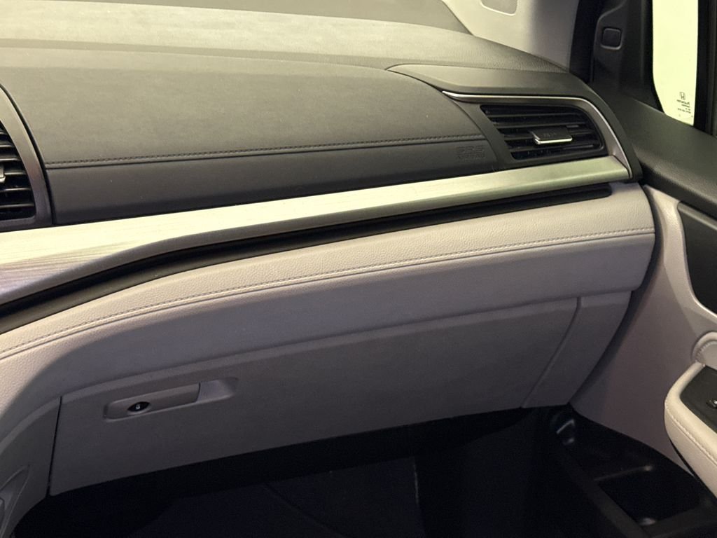 Used 2018 Modern Steel Metallic Honda EX image 16