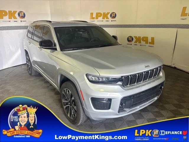 Used 2023 Silver Jeep Overland image 1
