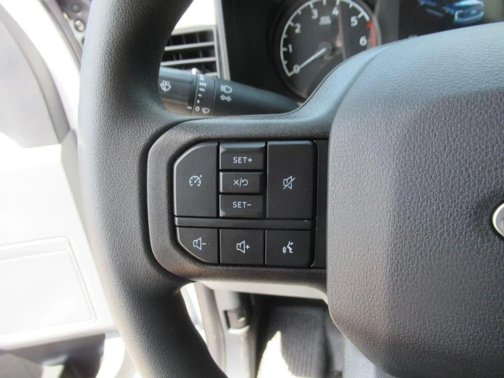 New 2024 Oxford White Ford F-250® XL image 18