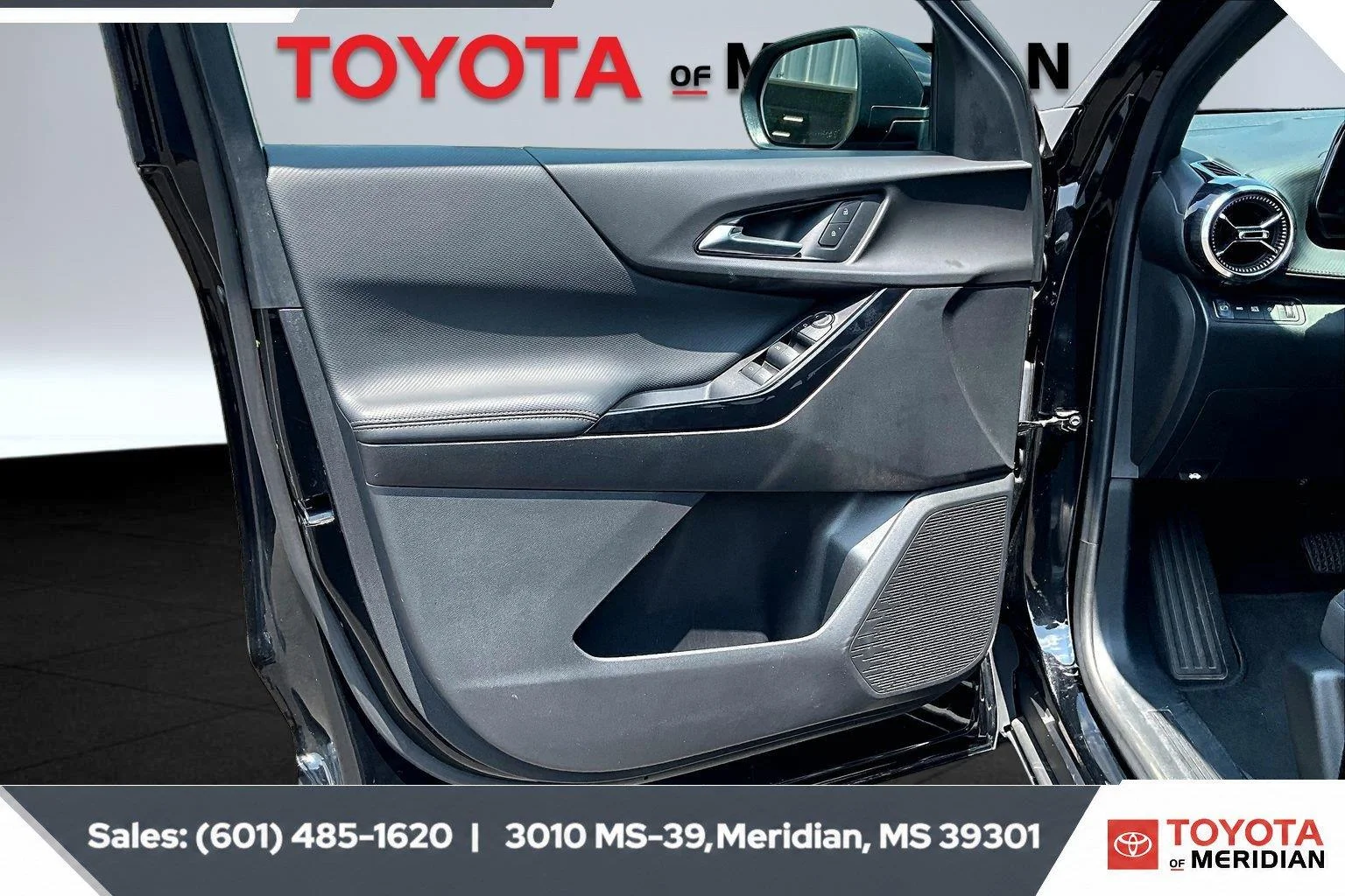 Used 2026 Mosaic Black Metallic Chevrolet AWD LT image 17