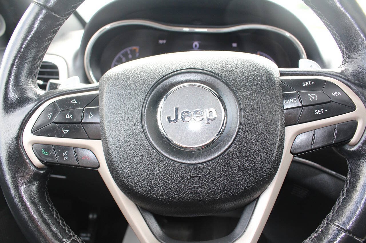 Used 2015 Bright White Clear Coat Jeep Limited 4x4 4dr SUV image 14