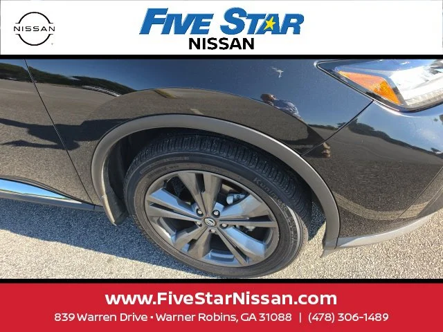 Used 2019 Black Nissan Platinum image 4