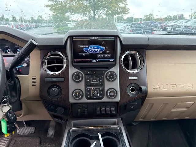 Used 2016 White Platinum Tri-Coat Metallic Ford Lariat image 17