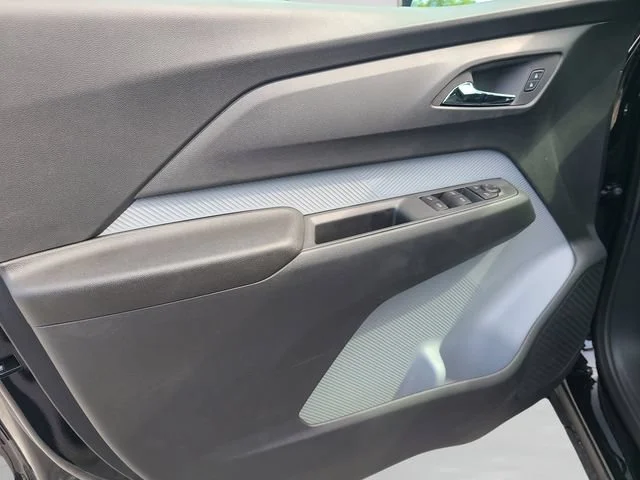 New 2027 Mosaic Black Metallic Chevrolet LT image 13