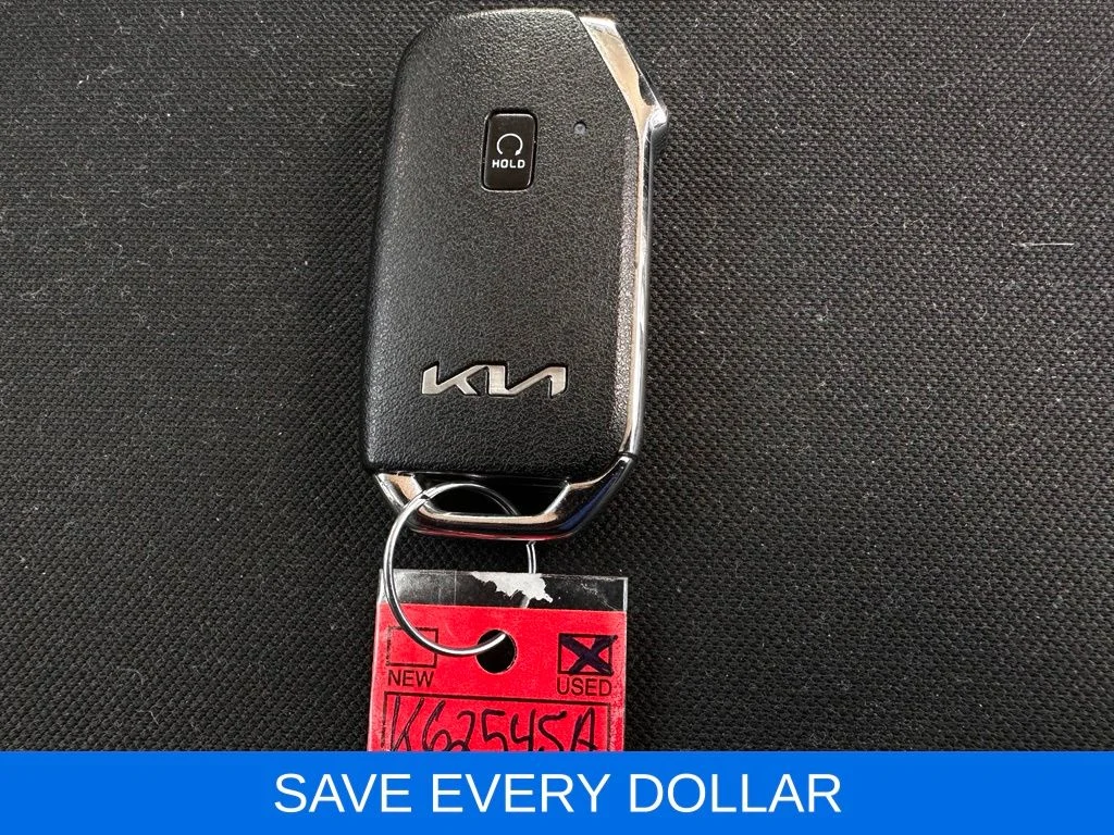 Used 2022 White Kia LXS image 16