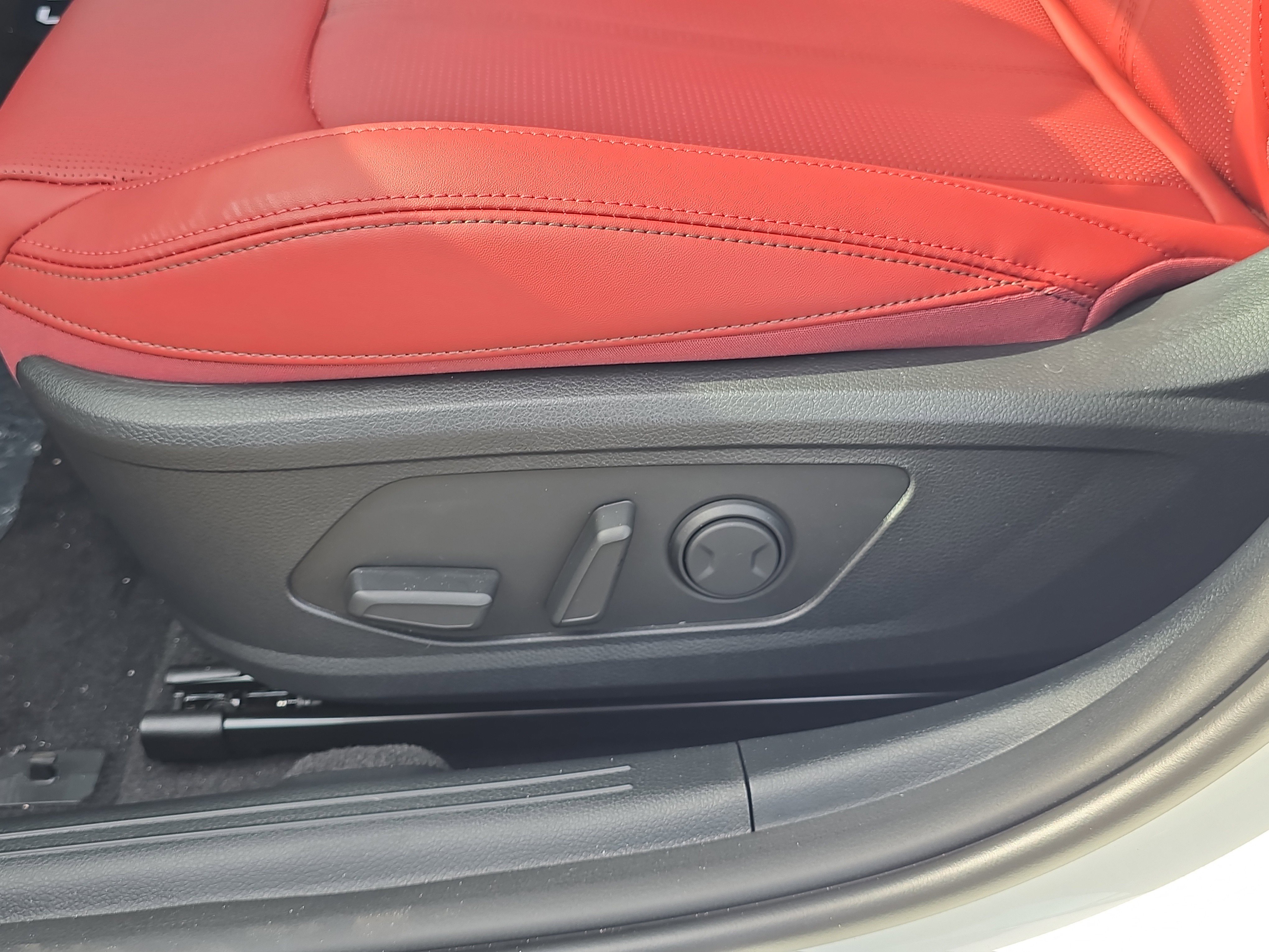 New 2026 Snow White Pearl Kia GT-Line FWD image 20
