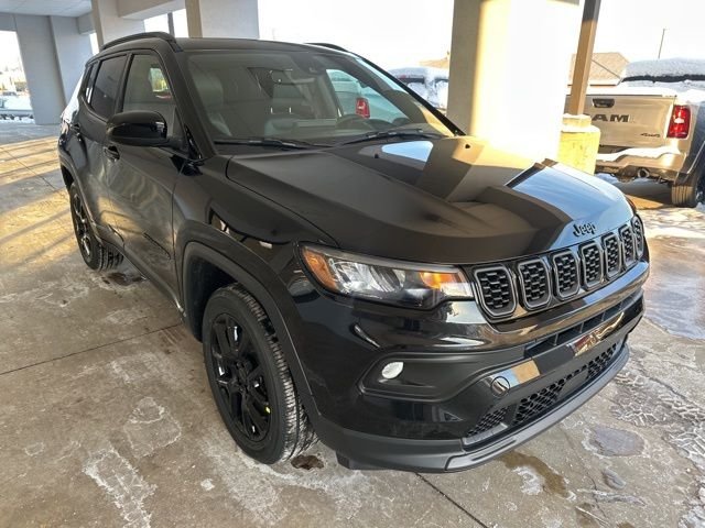 New 2026 Diamond Black Crystal Pearlcoat Jeep Latitude image 9