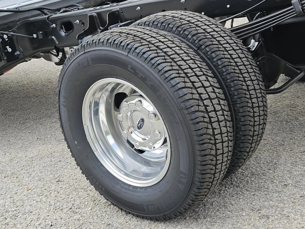 New 2026 Oxford White Ford F-350® XL image 9