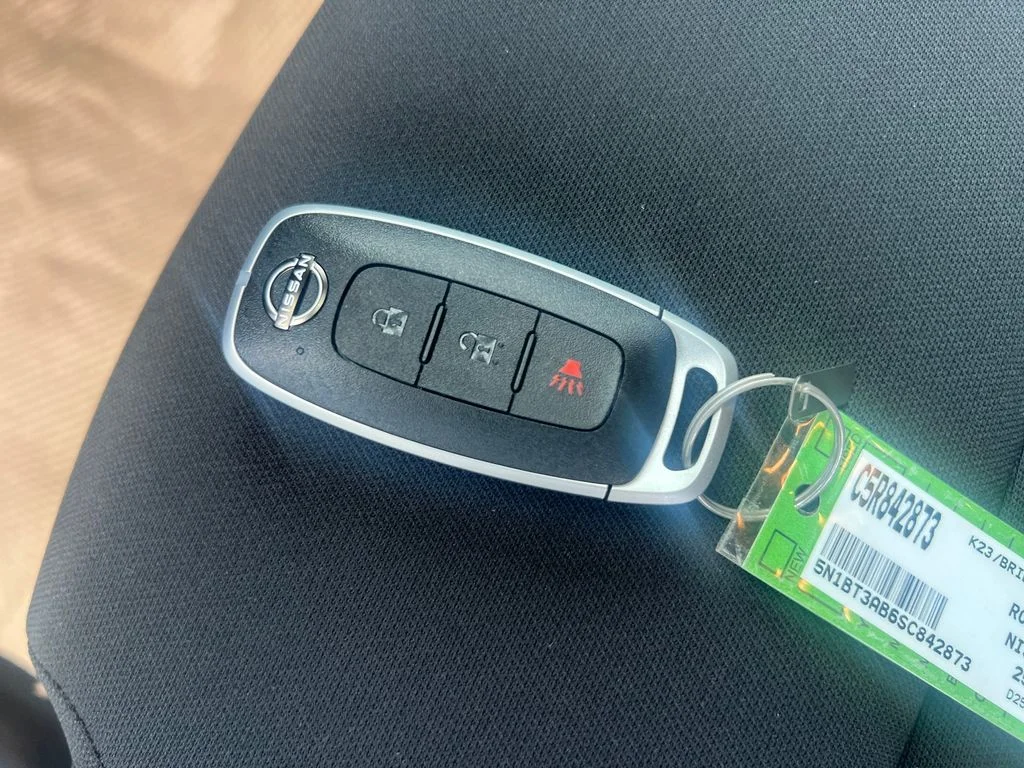 Used 2025 Silver Nissan S image 29