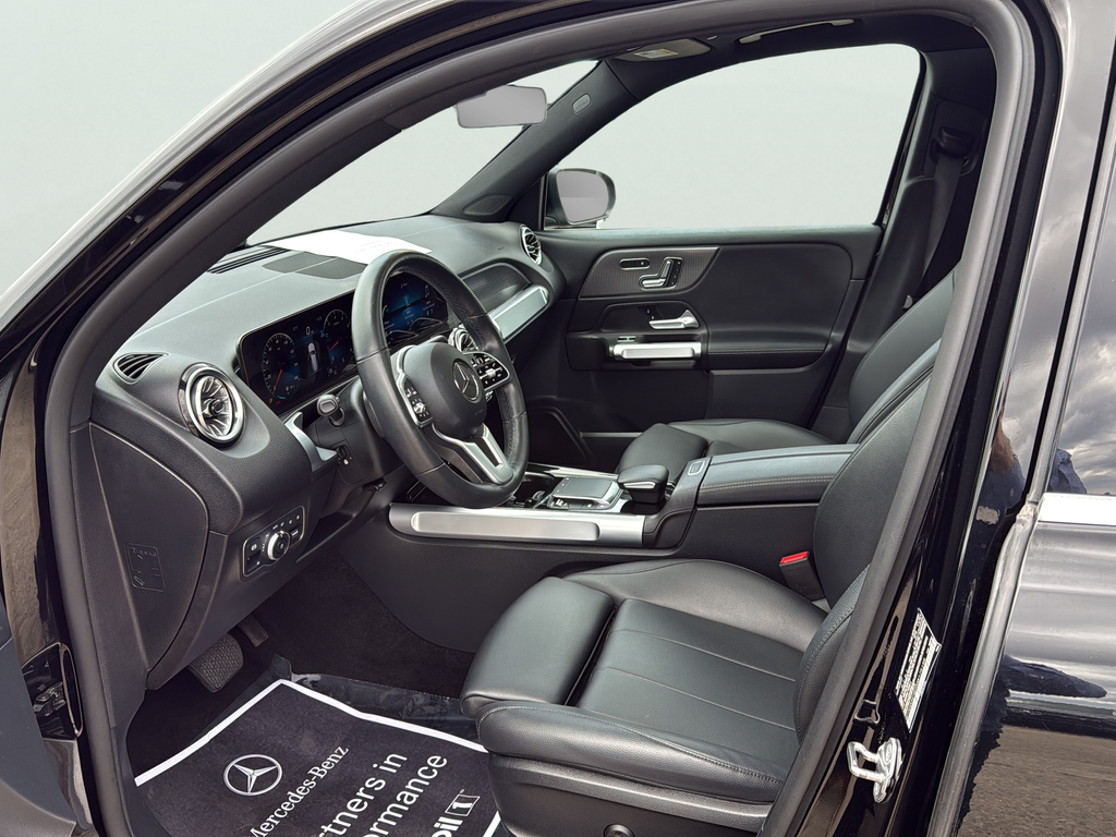 Used 2022  Mercedes-Benz GLB 250 image 19