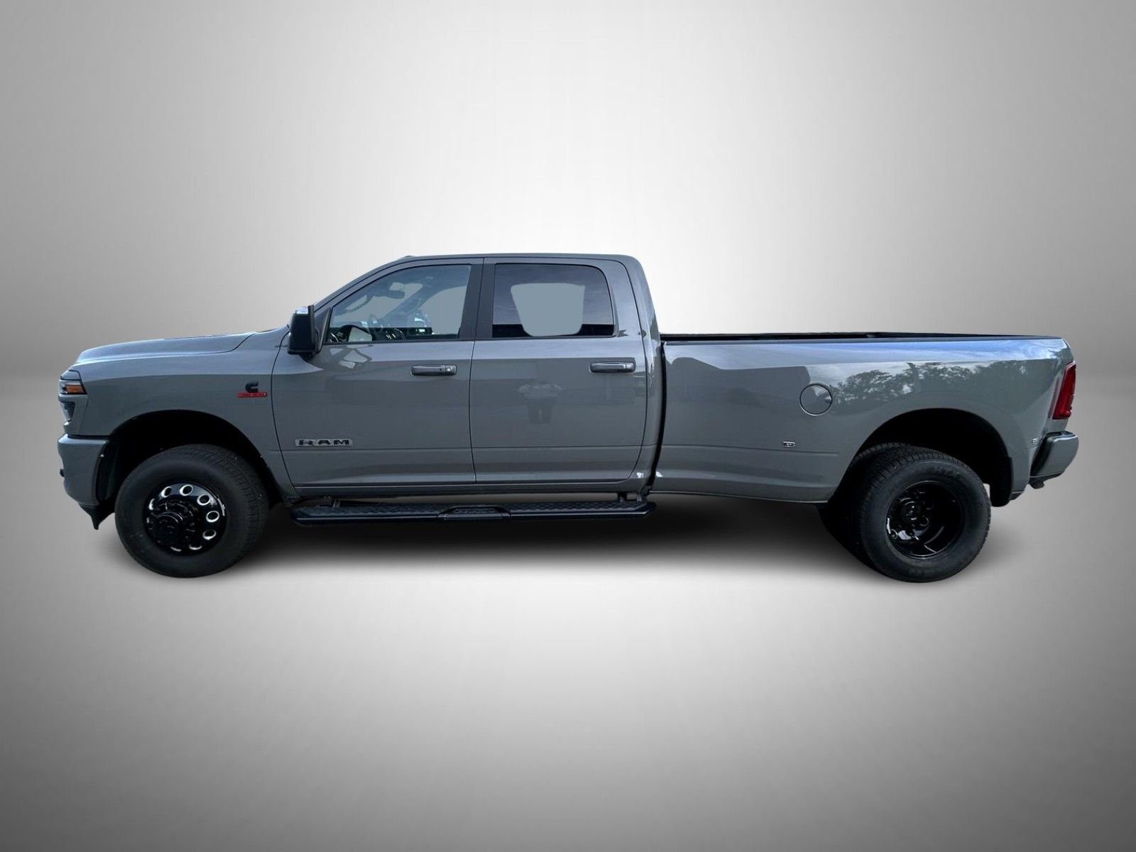 New 2026 Ceramic Gray Clear-Coat Exterior Paint RAM Laramie image 8