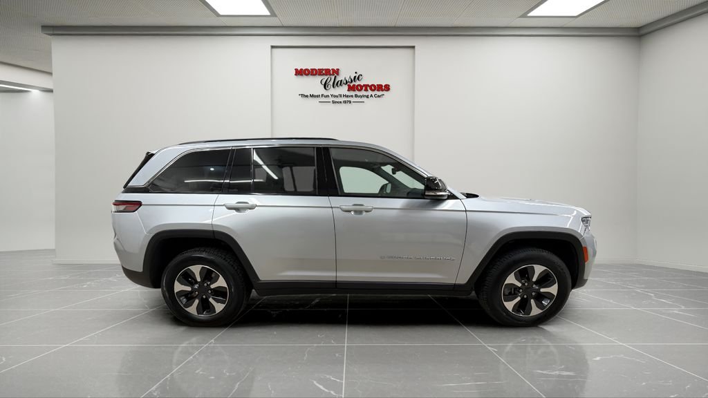 Used 2024 Silver Jeep 4xe image 6