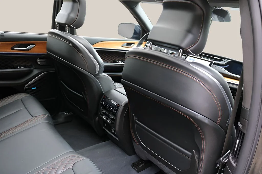 Used 2023 Black Jeep Summit Reserve image 19