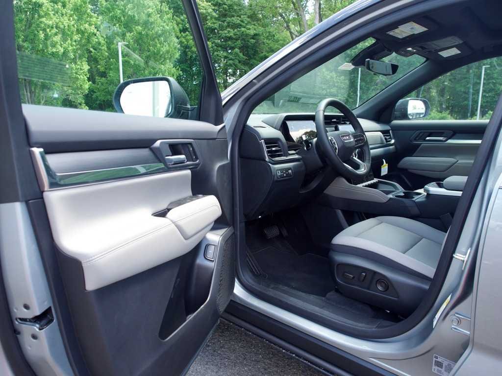 New 2026 Sterling Metallic GMC Elevation image 9