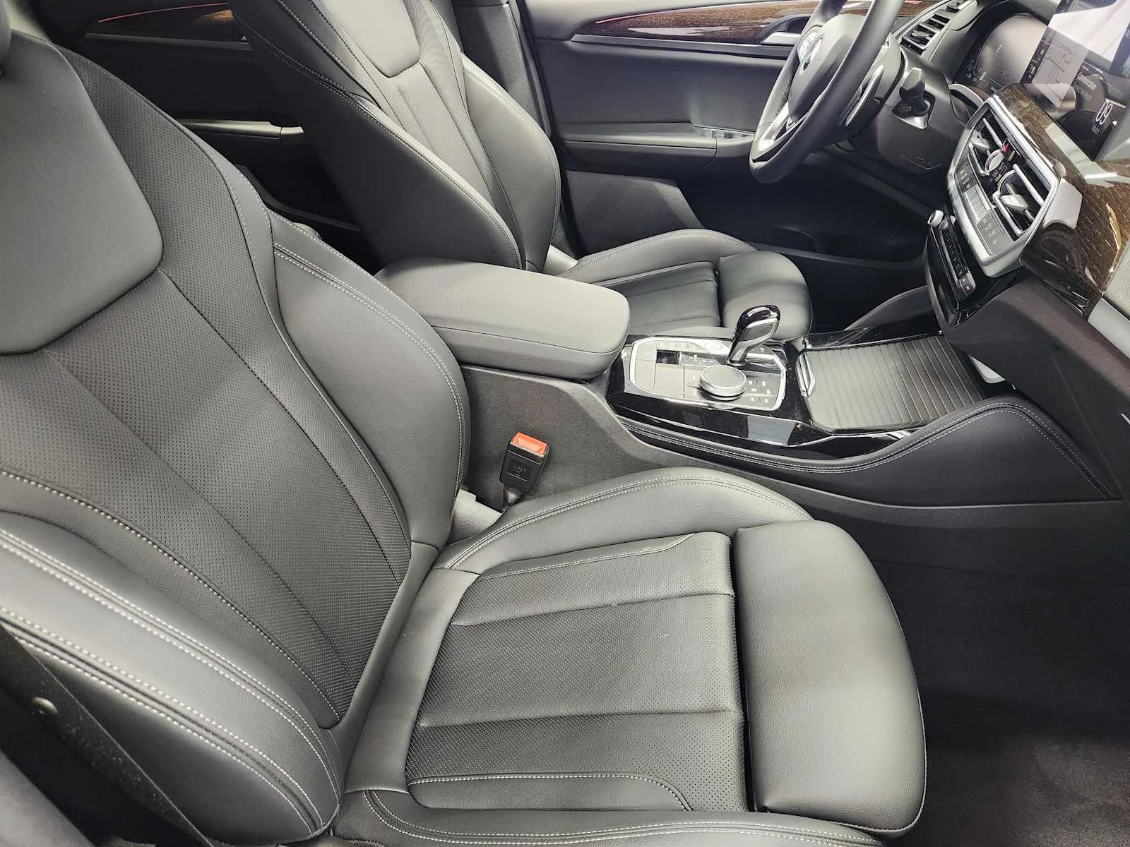 Certified Used 2025 Dark Graphite Metallic BMW xDrive30i image 9