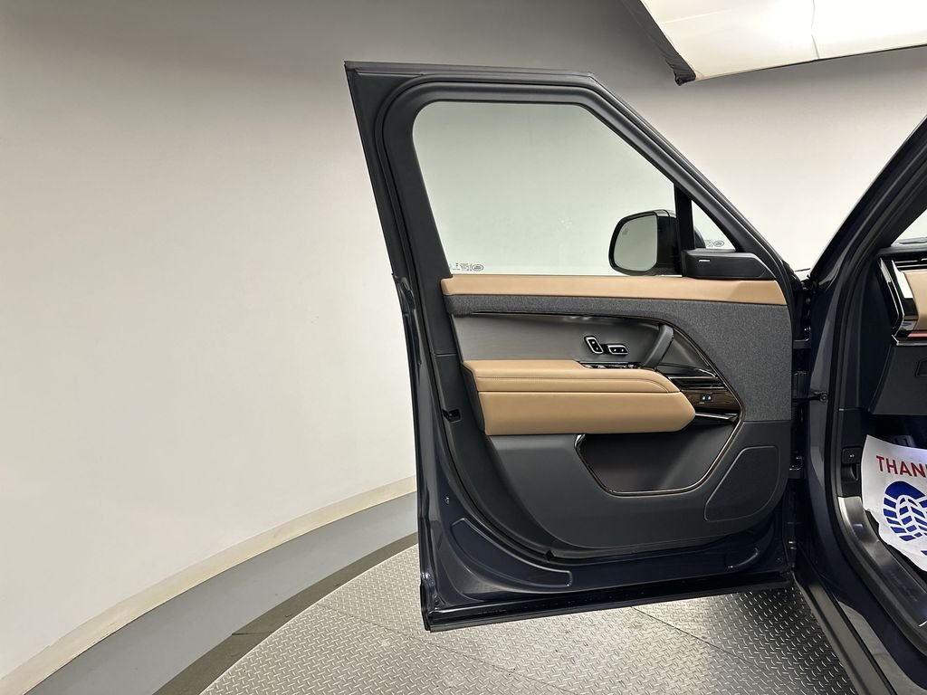 Used 2024 Varesine Blue Metallic Land Rover SE image 13