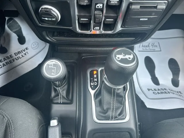 Used 2019 Silver Jeep Unlimited Sahara image 22