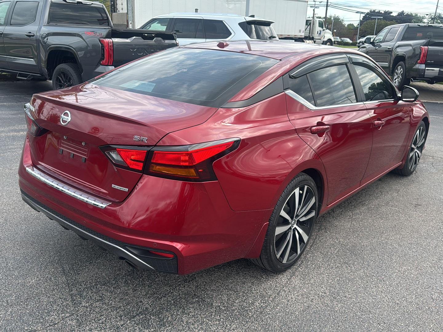 Used 2022 Scarlet Ember Tintcoat Nissan 2.0 SR image 6