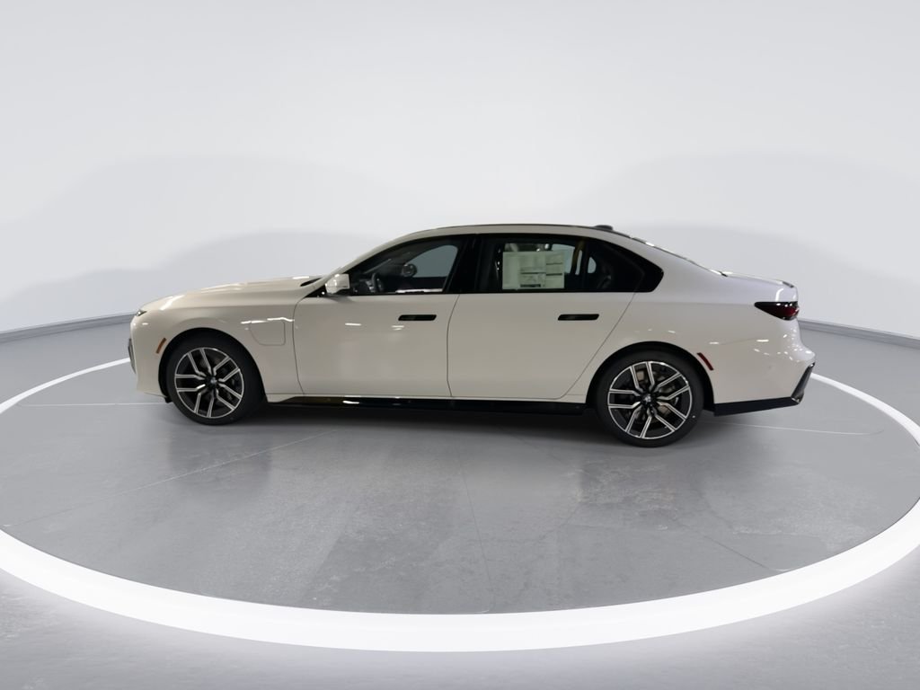 New 2026 Alpine White BMW 750e xDrive image 5