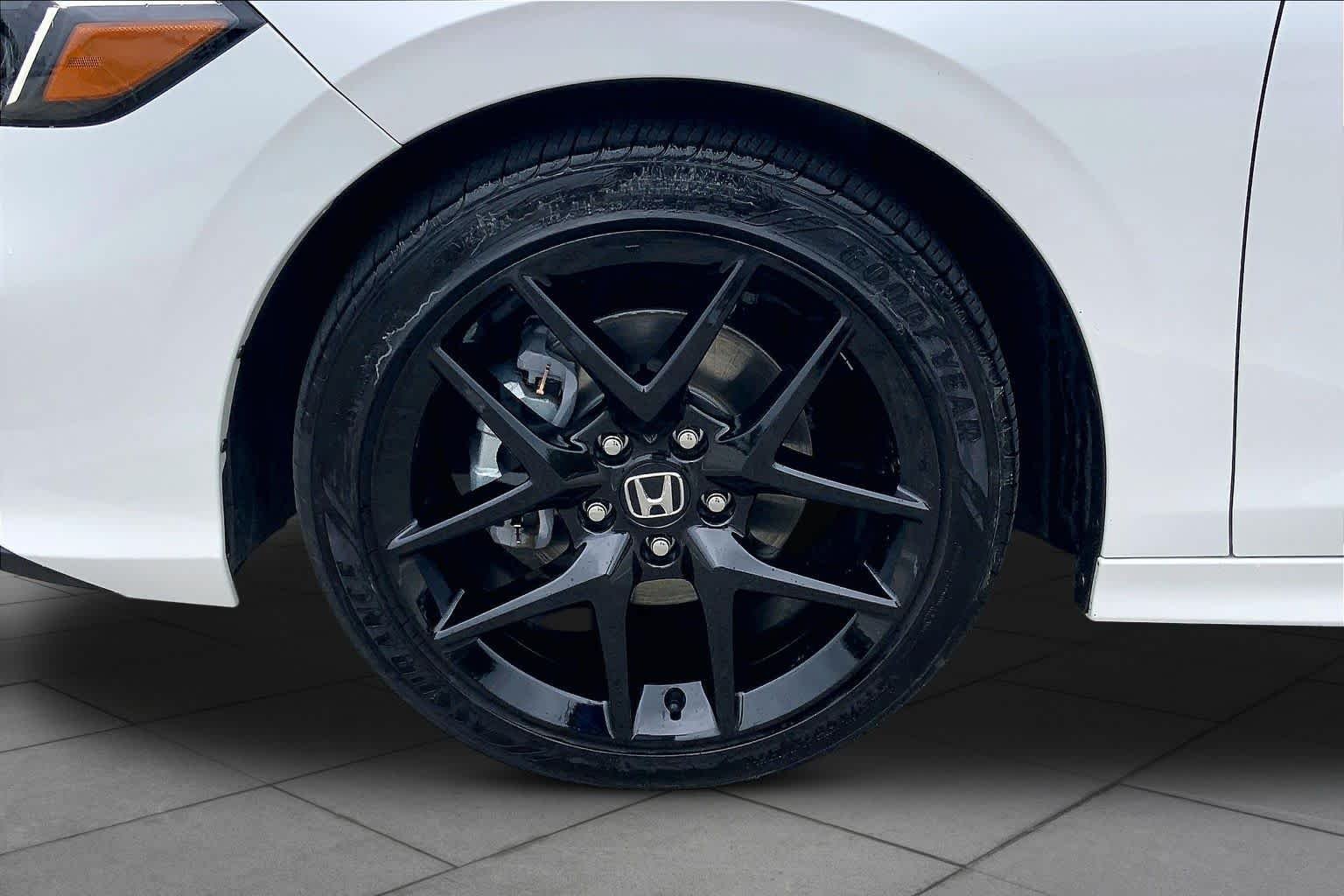 Used 2026 Platinum White Pearl Honda Sport image 11