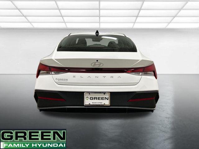New 2026 White Hyundai SE image 5